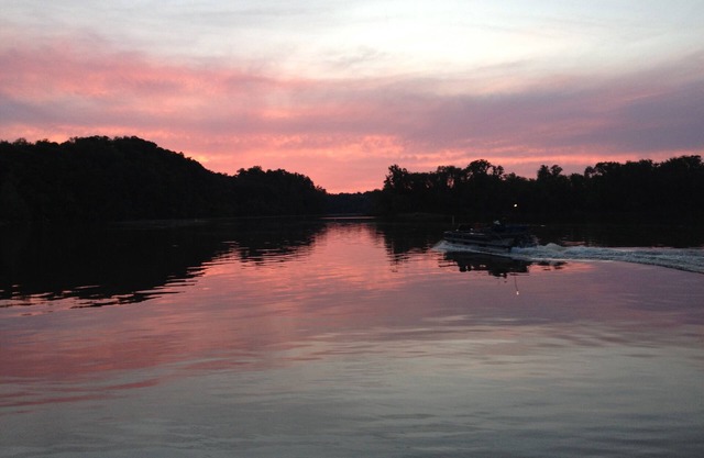 Modern Lake Front 2 Bedroom Cottage On The Main Channel, Boat And Jetski Mournin