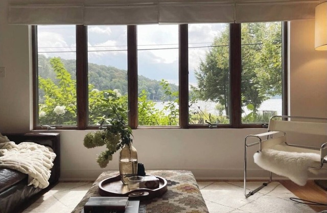 Modern lake house in the catskills