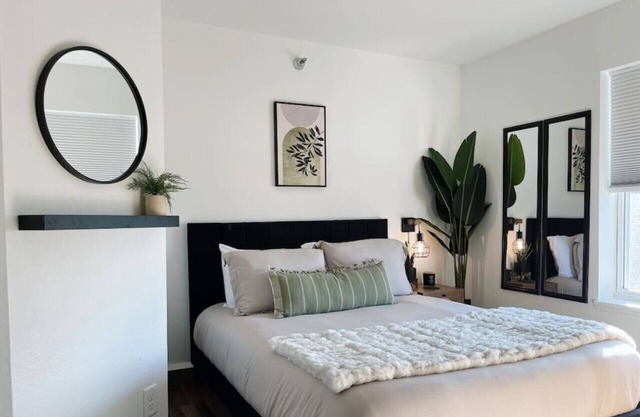 Modern Lake Walk Apartment Near Hospitals