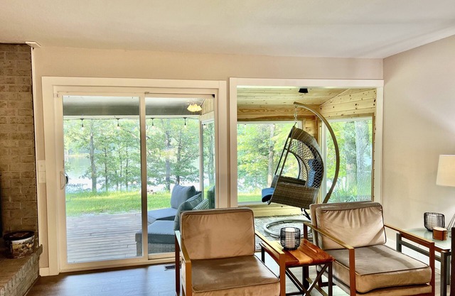 Modern lakefront home, Amazing View w/Nearby Boat Launch