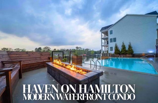Modern Lakefront Townhome with Infinity Pool