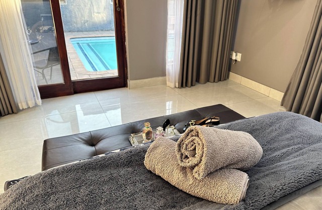 Modern lovely 3 bedroom retreat with pool and kitchen with essentials