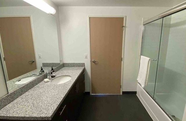 MODERN-LUX HIGHRISE UNIT