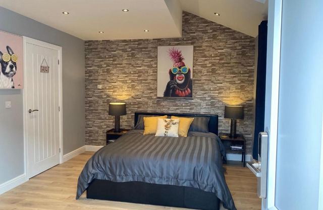 Modern Luxury 1 bed apartment with parking near Stansted Airport