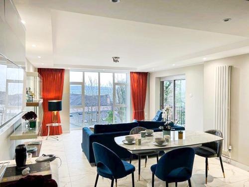 Modern Luxurious Apartment w/Patio Balcony & View