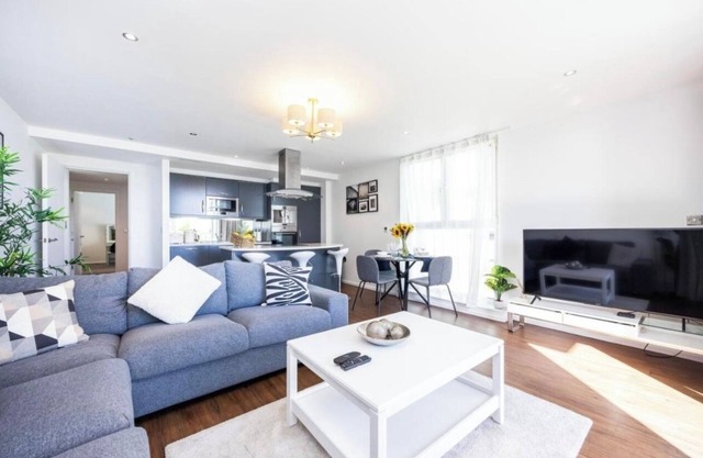 Modern Luxury 2-Bedroom Flat in London Excel