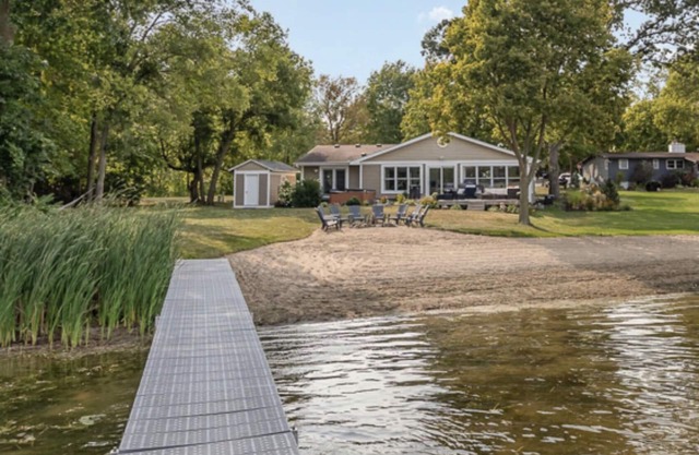 Modern Luxury 3bd Lake Home - Beach + Hottub .5 Miles to Mystic Lake Casino