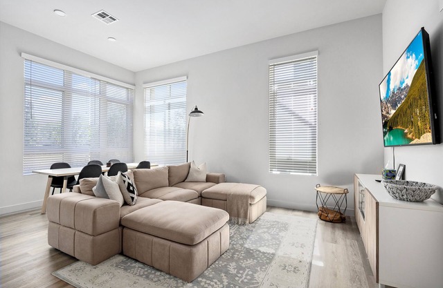 Modern Luxury Apt- South Coast Plaza/JWA/Disney