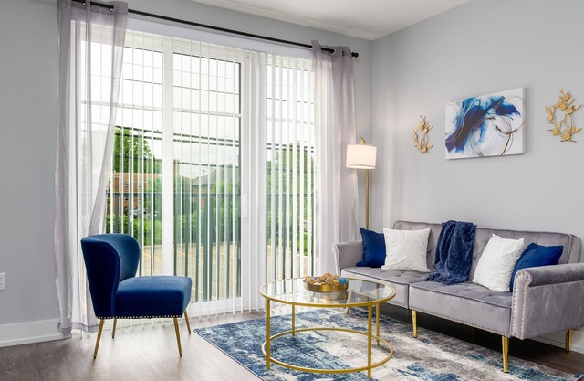 Modern Luxury Condo- Downtown- Long Stays Welcome
