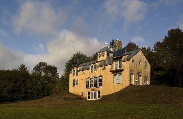 Modern luxury home on 40 acres w/stunning views 15 min. from Sugarbush Ski Area