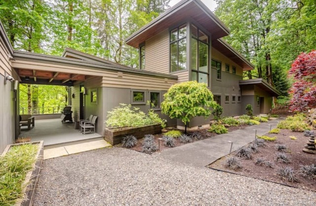 Modern Luxury Nestled in The Woods