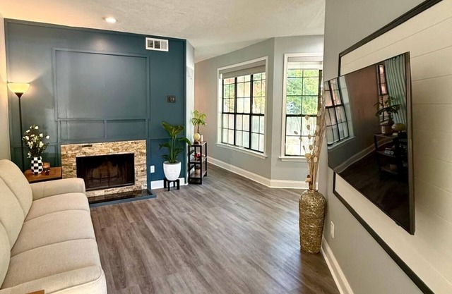 Modern Midtown Studio-Steps from Piedmont Park-Free Parking!