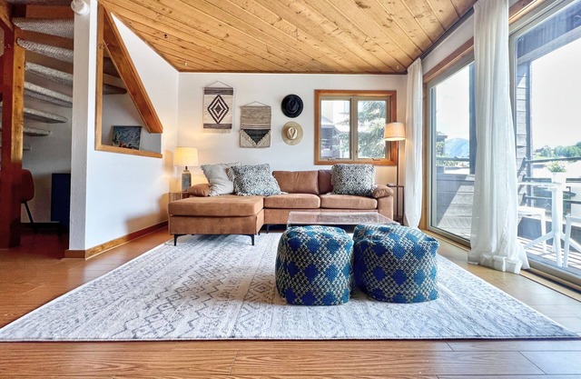 Modern Mountain Townhome with Mountain Views!
