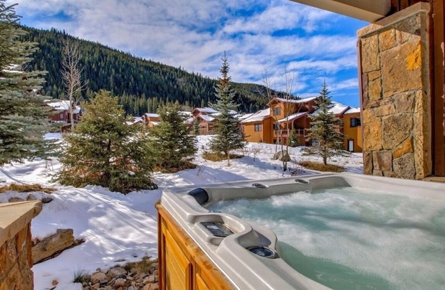 Modern Mountain Escape - Walk to Lifts - Private Hot Tub, Views, Work-Friendly