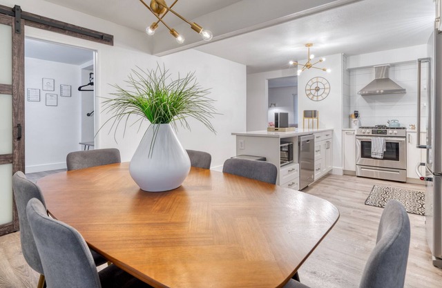 Modern Mountain Getaway – Mins to River & Downtown