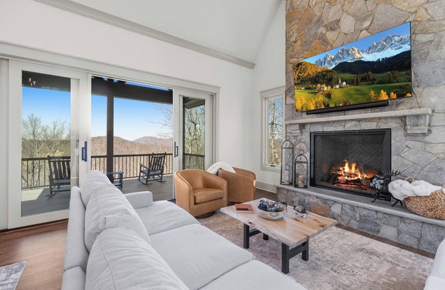 Modern Mountain Lodge with Great Amenities