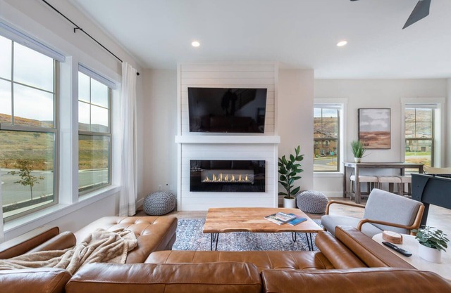 Modern Mountain Luxury Minutes to World Class Resorts, Historic Main Street!