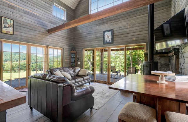 Modern Mt. Ascutney Cabin - Views, Fireplace, Chef’s Kitchen, Pets Welcome