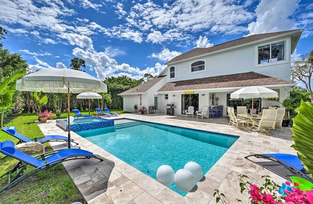 Modern Naples Oasis w/Saltwater Pool & Jacuzzi!