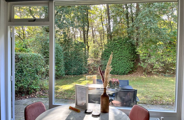 Modern nature bungalow in the middle of the forest on the Hoge Veluwe
