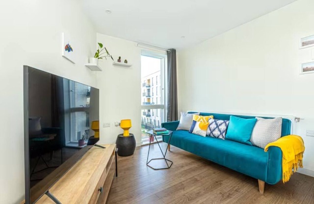 Modern New 2BR flat w/Balcony in peaceful Brixton