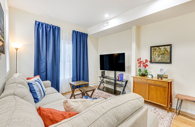 Modern New Haven Condo < 1 Mi to Downtown!