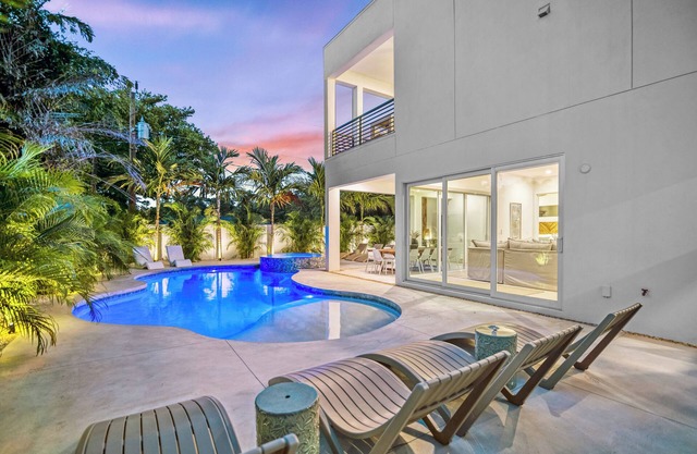 Modern New Home - Private Pool, Spa, Rooftop Deck, Game Room, & More!