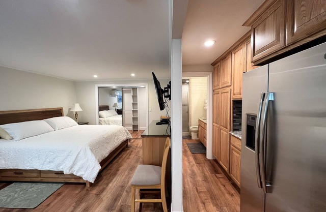 Modern New Studio with All Amenities!