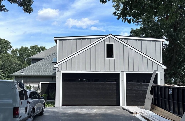 Modern newly built 1-bedroom condo, w/art, WiIFI AC in pleasant residential area