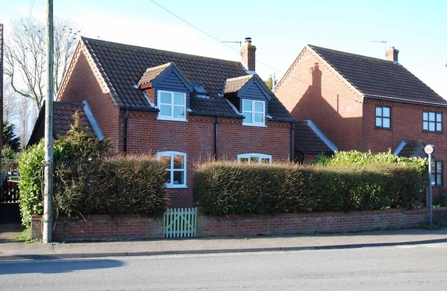 Modern Newly Refurbished Detached House. Short Walk To Beach.