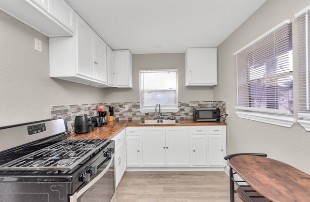 Modern & Newly renovated 1BR in Heart of Baytown!
