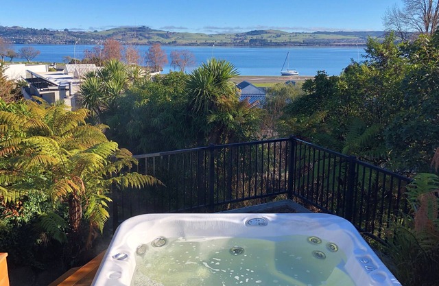 Modern, Stunning Lake Views & Hot Tub - Cross the street to the Lake!