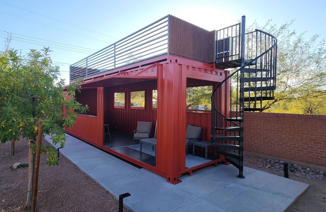 Modern Oasis: New Kitchen, Rooftop Deck, Exec Office, Pet-Friendly, Large Yard