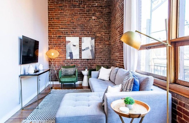 Modern Old City Loft - Downtown Knoxville