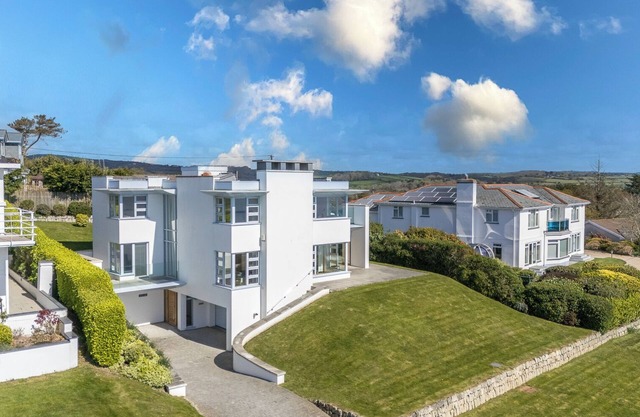 Modern, panoramic sea views near Charlestown & Fowey