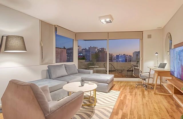 Modern Penthouse Private Rooftop BBQ & City Views