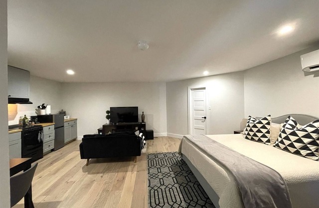 Modern Private Guest Studio Sep. Entry Easy Park