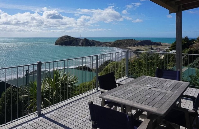 Modern private house with stunning ocean viewsn