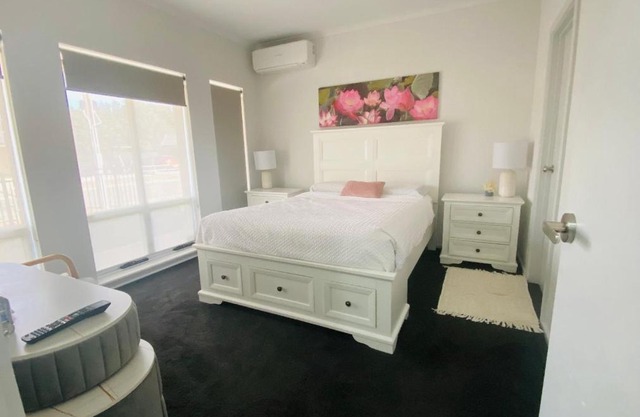 Modern Private room with ensuite