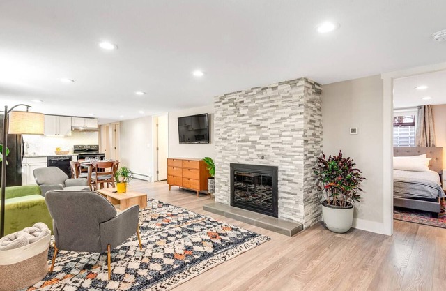 Modern | Regis | Sloans Lake | Work-Friendly