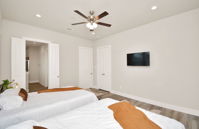 Modern, Relaxing Home in HTX - Sleeps 10+ Guests!