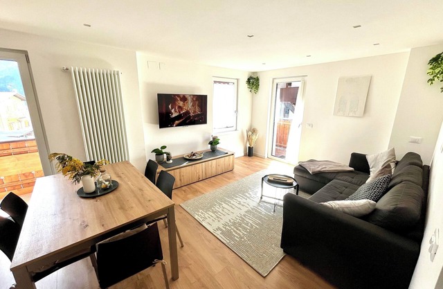 Modern renovated vacation apartment in Auronzo di Cadore with lake view & two balconies