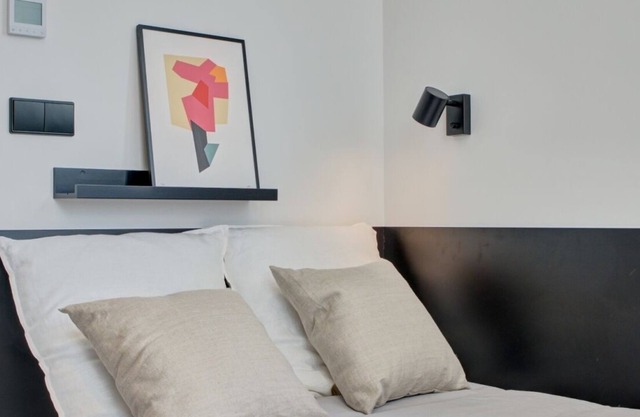 Modern Room with Wi-Fi in Pamplona, Sleeps 2