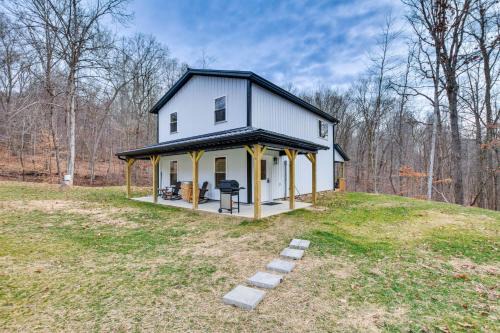 Modern Salineville Cabin on 13 Acres with Fire Pit!