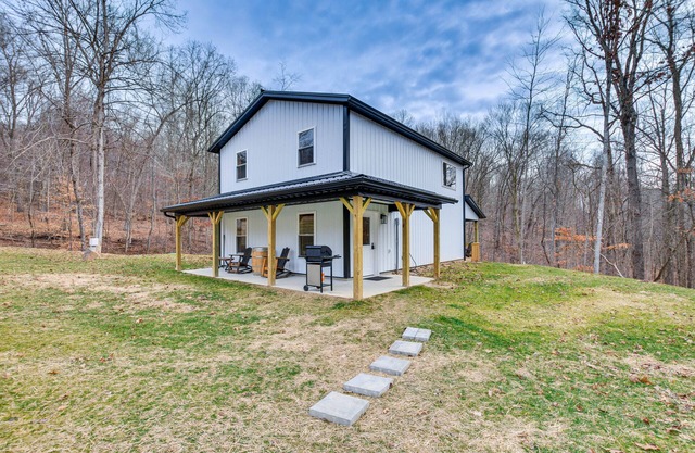 Modern Salineville Cabin on 13 Acres w/Fire Pit!