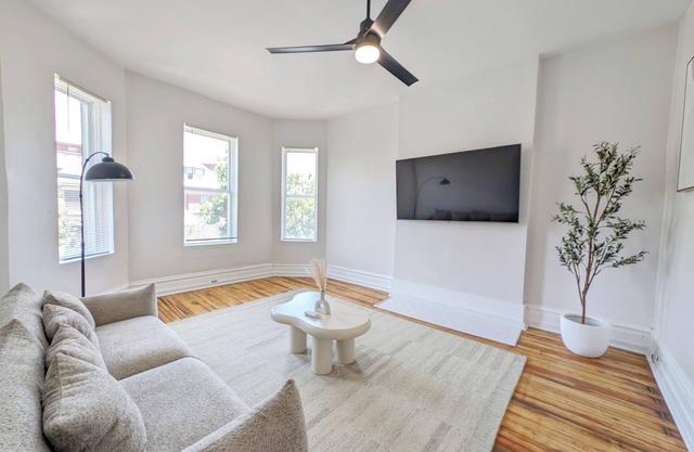 Modern Shaw Retreat -Office, Family, & Pet FriendlynWalkable to Tower Grove Park