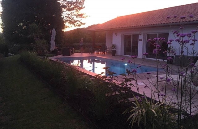 Modern single-storey villa, pool, Rhune view, south-facing and centrally located