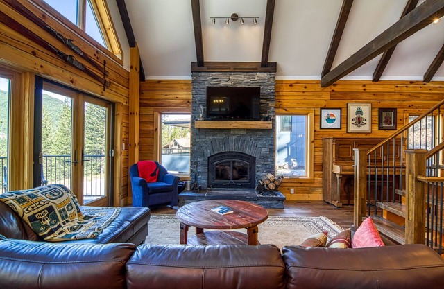 Modern Ski-In/Ski-Out Cabin in Panorama