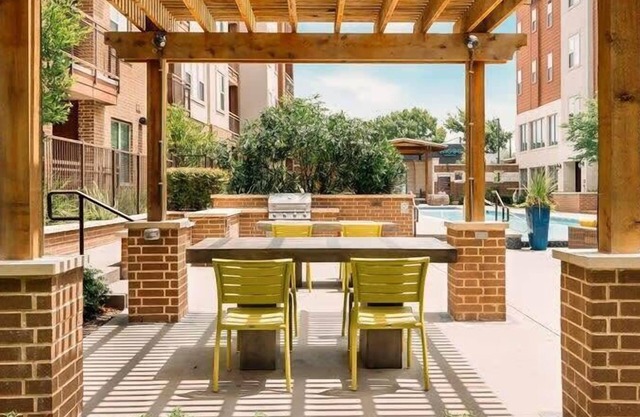 Modern SoCo CozySuites w/2 Pools! #01