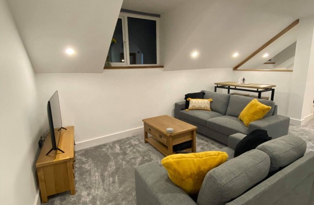 Modern, Spacious 2 Bedroom Apartment